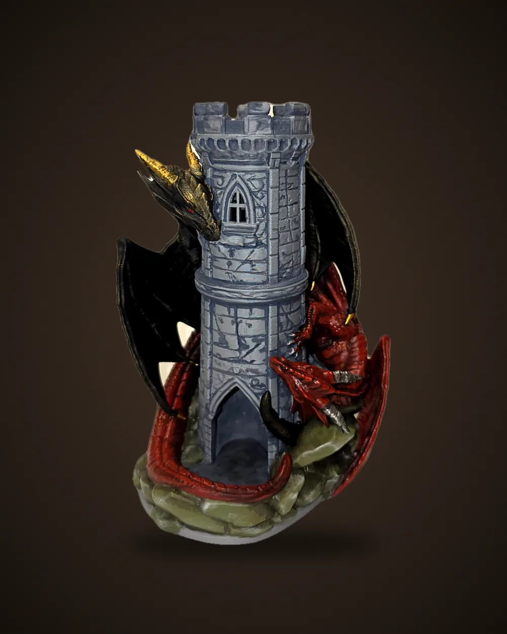 Torre de dados con dragones negro y rojo pintados a mano, vista frontal