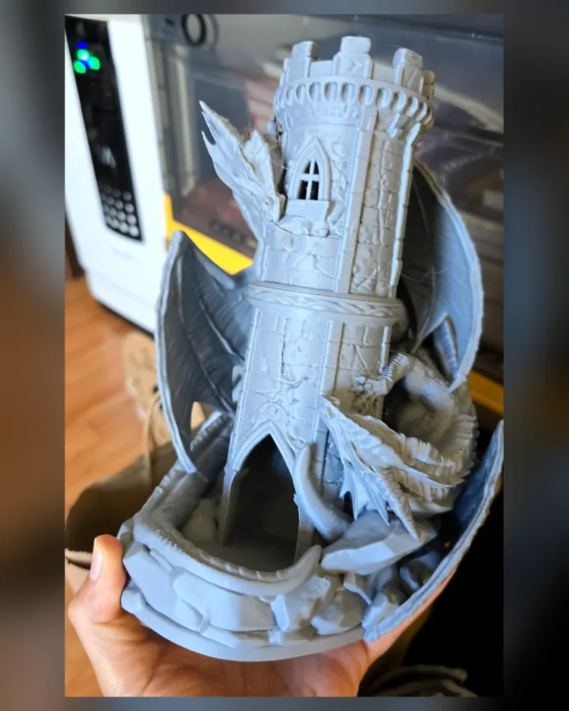 Torre Destinos Entrelazados recién impresa, antes de pintar